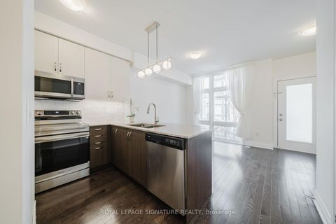 Photo 8 at 13 - 11 Eldora Avenue, Newtonbrook West, Toronto