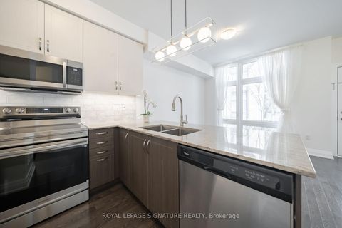 Photo 9 at 13 - 11 Eldora Avenue, Newtonbrook West, Toronto