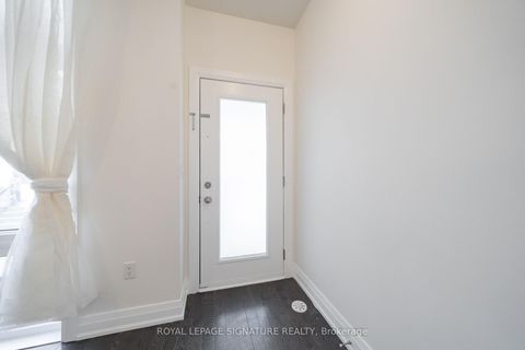 Photo 17 at 13 - 11 Eldora Avenue, Newtonbrook West, Toronto