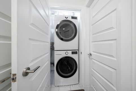 Photo 26 at 13 - 11 Eldora Avenue, Newtonbrook West, Toronto