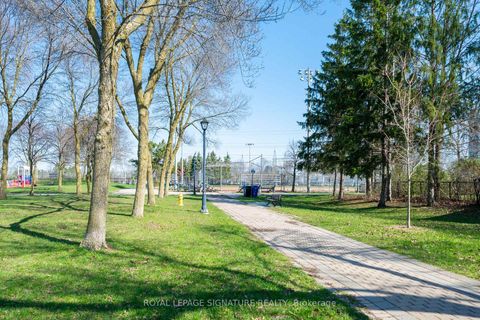 Photo 36 at 13 - 11 Eldora Avenue, Newtonbrook West, Toronto