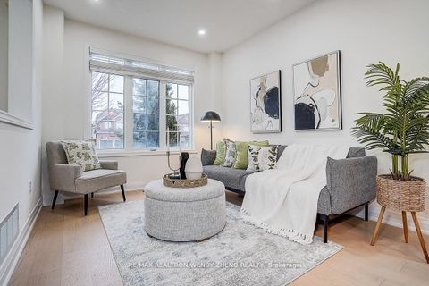 Photo 1 at 16 Hartwell Way, Bayview Northeast, Aurora