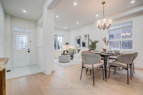 Photo 2 at 16 Hartwell Way, Bayview Northeast, Aurora