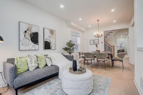 Photo 8 at 16 Hartwell Way, Bayview Northeast, Aurora