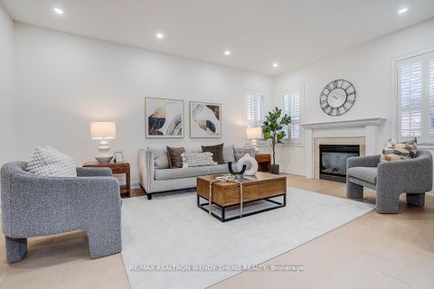 Photo 11 at 16 Hartwell Way, Bayview Northeast, Aurora