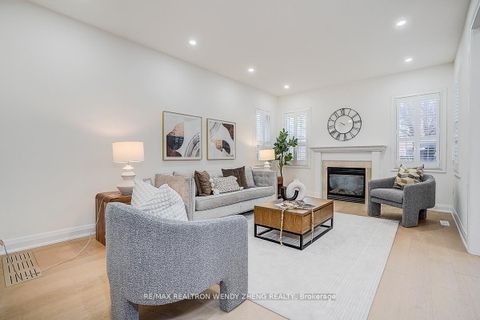 Photo 14 at 16 Hartwell Way, Bayview Northeast, Aurora