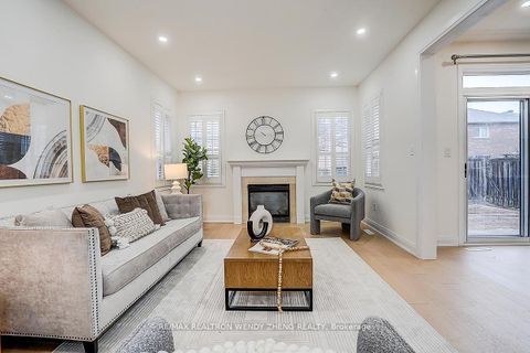 Photo 15 at 16 Hartwell Way, Bayview Northeast, Aurora