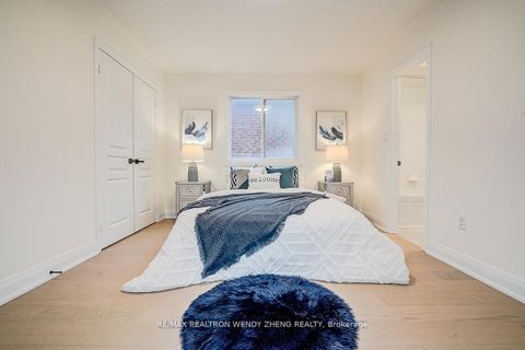 Photo 30 at 16 Hartwell Way, Bayview Northeast, Aurora