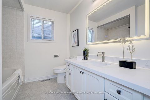 Photo 32 at 16 Hartwell Way, Bayview Northeast, Aurora