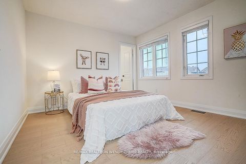 Photo 35 at 16 Hartwell Way, Bayview Northeast, Aurora