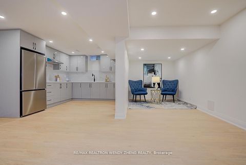 Photo 40 at 16 Hartwell Way, Bayview Northeast, Aurora