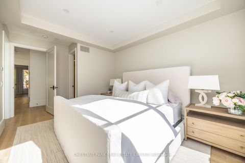 Photo 16 at 229 Sheldrake Boulevard, Mount Pleasant East, Toronto