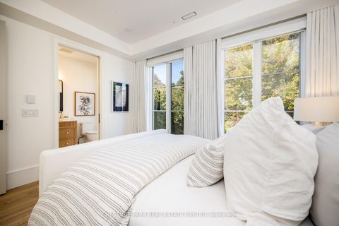 Photo 23 at 229 Sheldrake Boulevard, Mount Pleasant East, Toronto