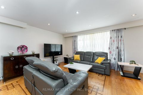 Photo 9 at 34 Barkwin Drive, Beaumonde Heights, Toronto