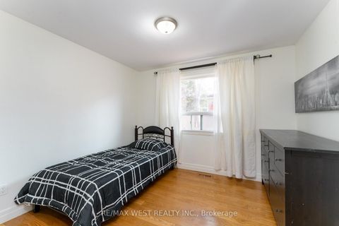 Photo 13 at 34 Barkwin Drive, Beaumonde Heights, Toronto