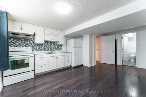 Photo 34 at 34 Barkwin Drive, Beaumonde Heights, Toronto