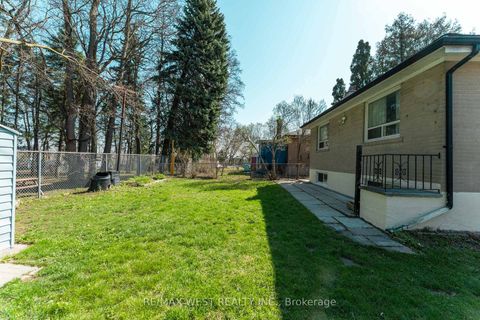 Photo 45 at 34 Barkwin Drive, Beaumonde Heights, Toronto