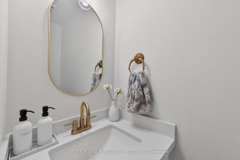 Photo 12 at 46 Bates Court, Painswick North, Barrie