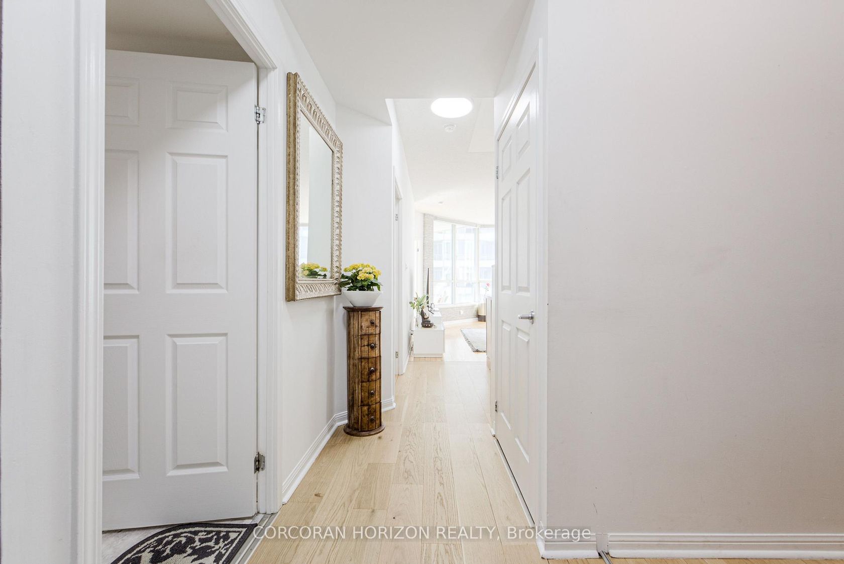 2009 - 228 Queens Quay W, Waterfront Communities C1, Toronto photo number 2