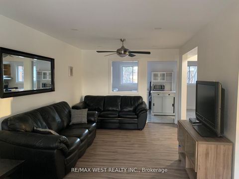 Photo 2 at 14 - 3100 Kingston Road, Cliffcrest, Toronto