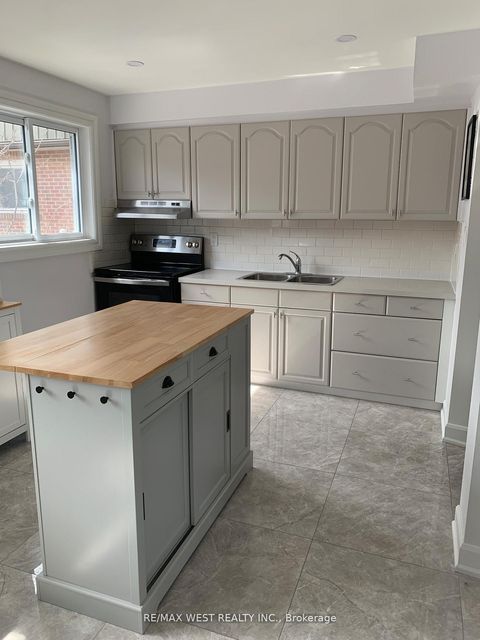 Photo 5 at 14 - 3100 Kingston Road, Cliffcrest, Toronto