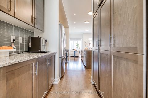 Photo 18 at 10 Hesperus Road, Patterson, Vaughan