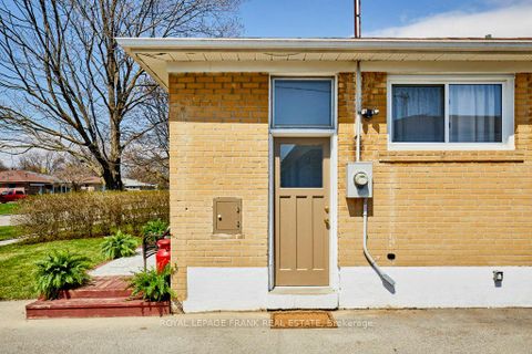 Photo 4 at 319 Dovedale Drive, Downtown Whitby, Whitby