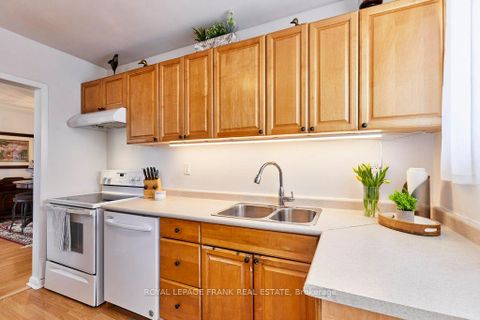 Photo 13 at 319 Dovedale Drive, Downtown Whitby, Whitby