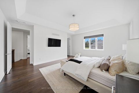 Photo 25 at 19 Painted Pony Trail, Kleinburg, Vaughan