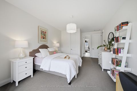 Photo 33 at 19 Painted Pony Trail, Kleinburg, Vaughan