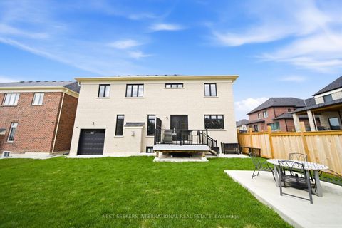 Photo 38 at 19 Painted Pony Trail, Kleinburg, Vaughan