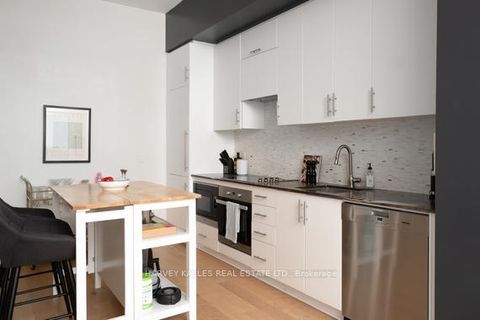 Photo 10 at 709 - 23 Glebe Road W, Eglinton, Toronto