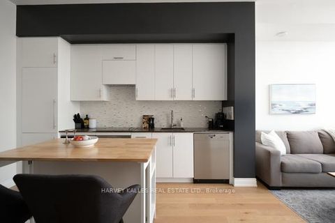 Photo 11 at 709 - 23 Glebe Road W, Eglinton, Toronto