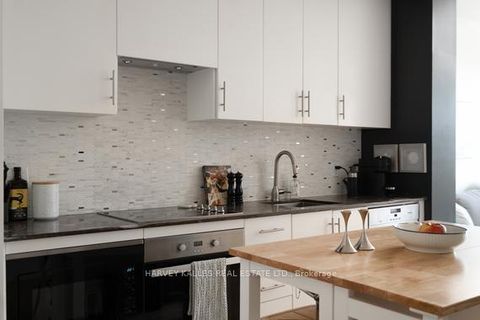 Photo 12 at 709 - 23 Glebe Road W, Eglinton, Toronto