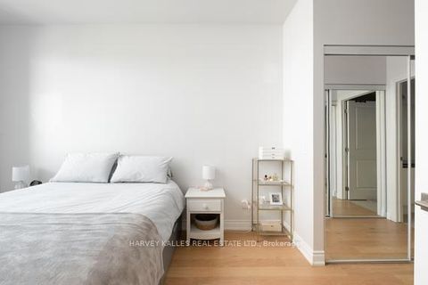 Photo 15 at 709 - 23 Glebe Road W, Eglinton, Toronto