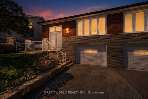 Photo 1 at 194 Giltspur Drive, Jane Heights, Toronto