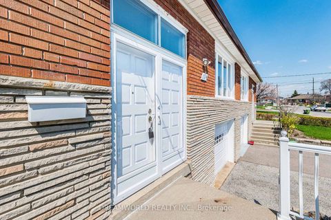 Photo 5 at 194 Giltspur Drive, Jane Heights, Toronto