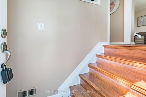 Photo 6 at 194 Giltspur Drive, Jane Heights, Toronto
