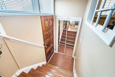 Photo 7 at 194 Giltspur Drive, Jane Heights, Toronto