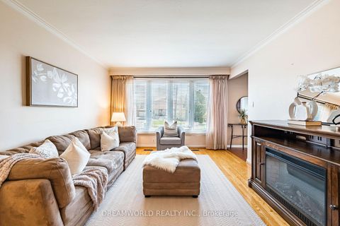 Photo 11 at 194 Giltspur Drive, Jane Heights, Toronto