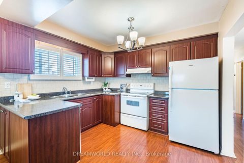 Photo 15 at 194 Giltspur Drive, Jane Heights, Toronto