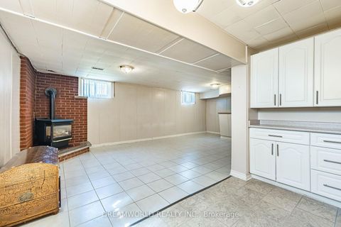 Photo 33 at 194 Giltspur Drive, Jane Heights, Toronto