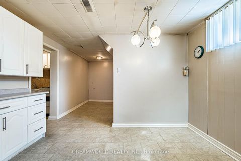 Photo 34 at 194 Giltspur Drive, Jane Heights, Toronto