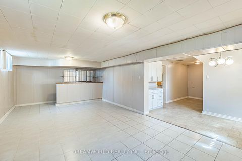 Photo 35 at 194 Giltspur Drive, Jane Heights, Toronto