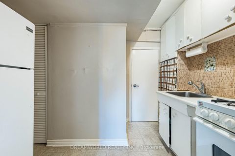 Photo 40 at 194 Giltspur Drive, Jane Heights, Toronto