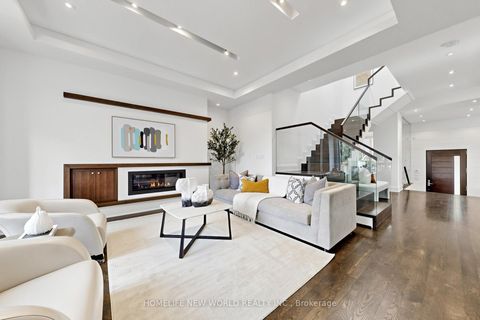 Photo 4 at 220 Roe Avenue, Nortown, Toronto