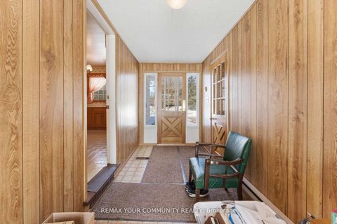 Photo 3 at 29 Patricia Drive, King City, King