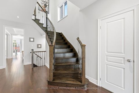 Photo 9 at 91 Card Lumber Crescent, Kleinburg, Vaughan