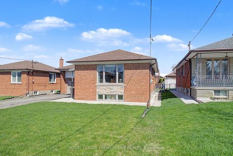 Photo 3 at 76 Tavistock Road, CFB, Toronto