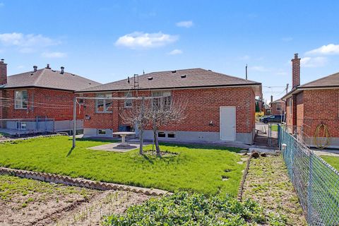 Photo 35 at 76 Tavistock Road, CFB, Toronto